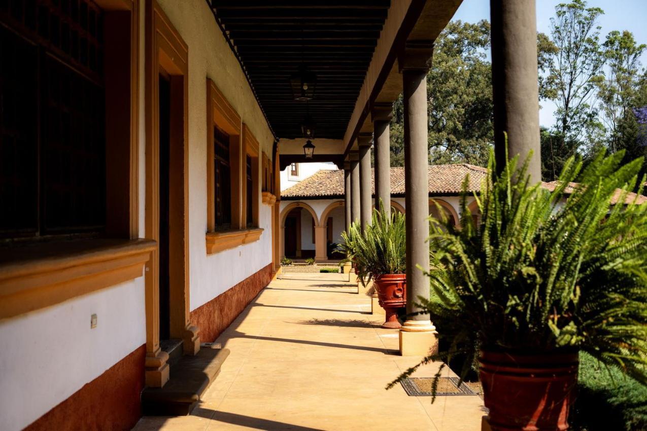 فندق بست ويسترن بلس بوسادا دي دون فاسكو Pátzcuaro المظهر الخارجي الصورة The Hacienda Nápoles, where Escobar kept his animals