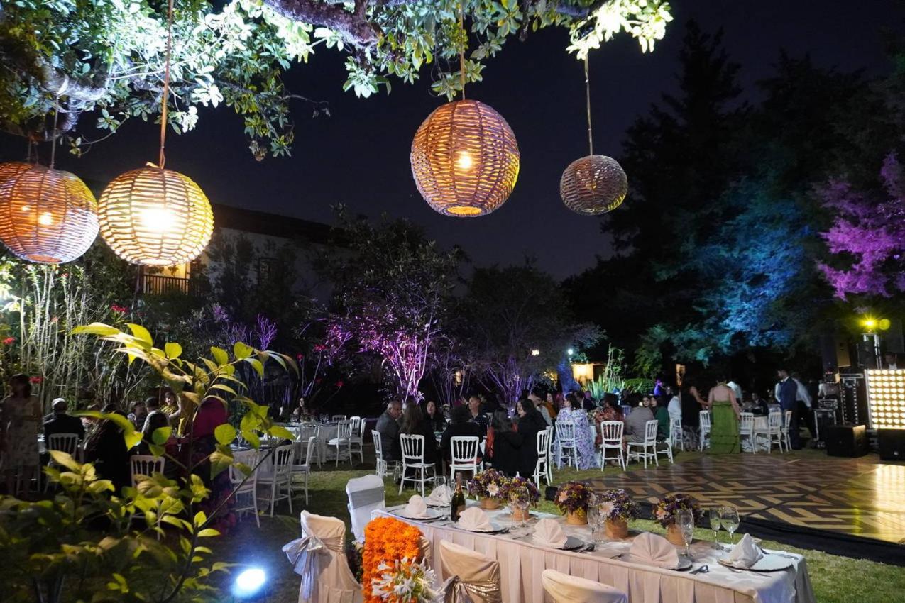 فندق بست ويسترن بلس بوسادا دي دون فاسكو Pátzcuaro المظهر الخارجي الصورة A wedding reception at the garden of the hotel