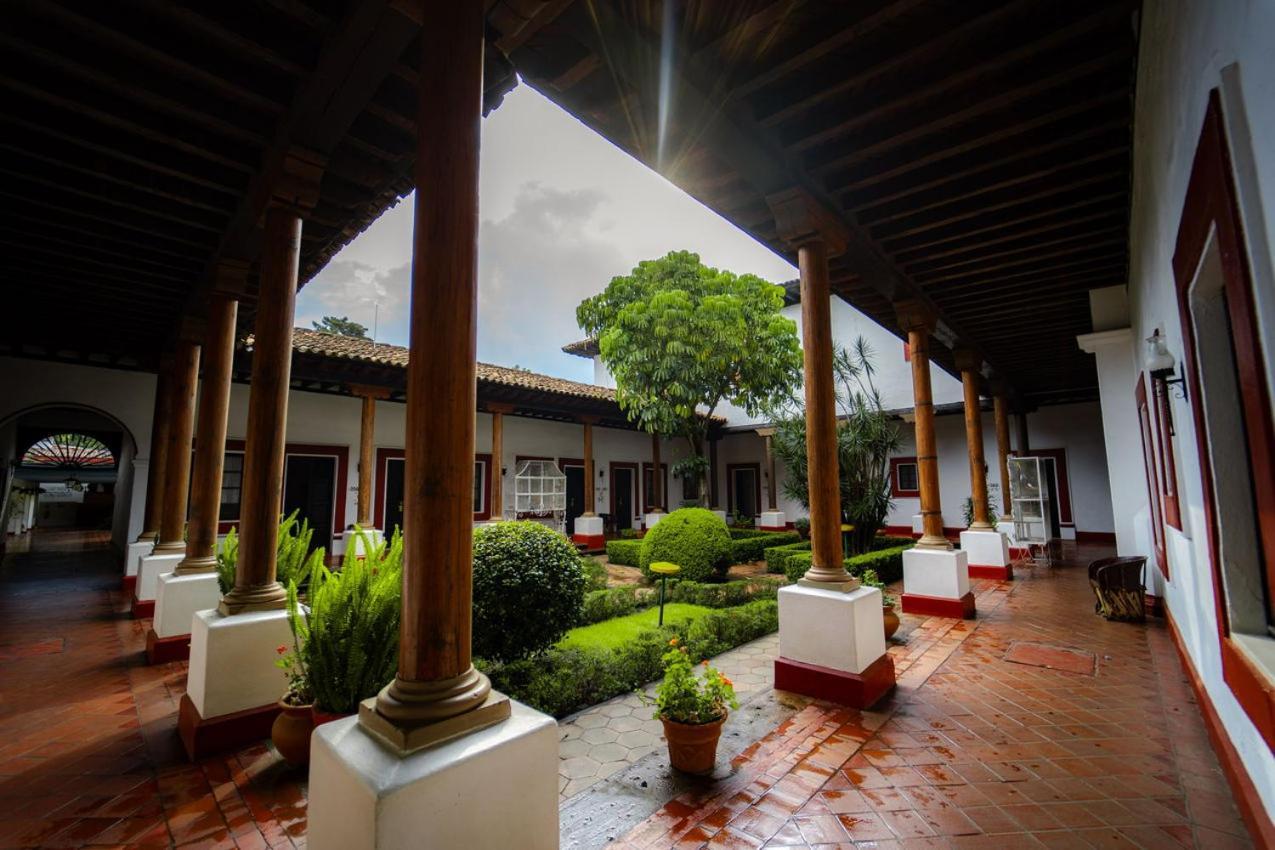 فندق بست ويسترن بلس بوسادا دي دون فاسكو Pátzcuaro المظهر الخارجي الصورة Patio of the house