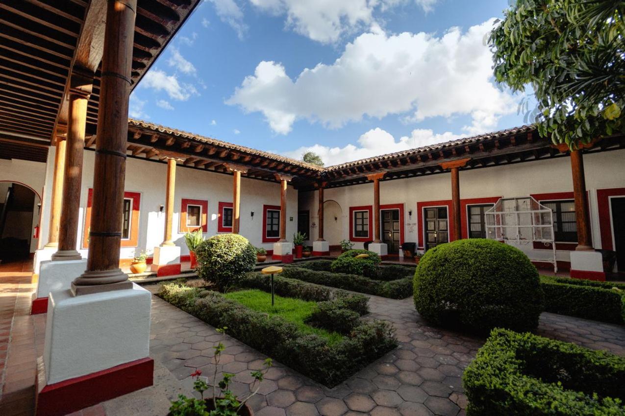 فندق بست ويسترن بلس بوسادا دي دون فاسكو Pátzcuaro المظهر الخارجي الصورة The patio of the house