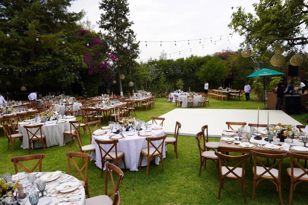 فندق بست ويسترن بلس بوسادا دي دون فاسكو Pátzcuaro المظهر الخارجي الصورة A wedding reception at the garden of the Quinta de Olivella