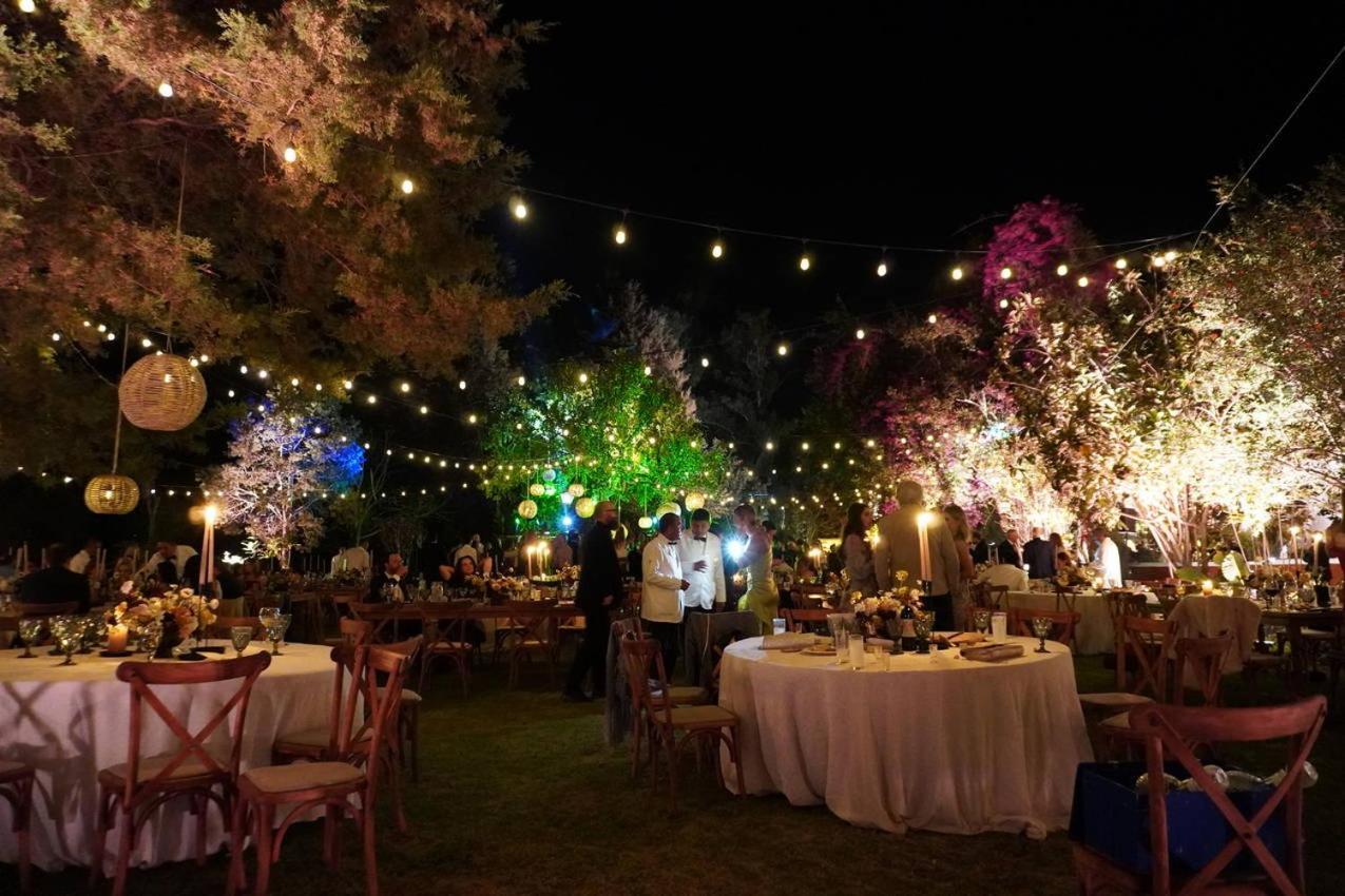 فندق بست ويسترن بلس بوسادا دي دون فاسكو Pátzcuaro المظهر الخارجي الصورة A wedding reception at the garden of the hotel
