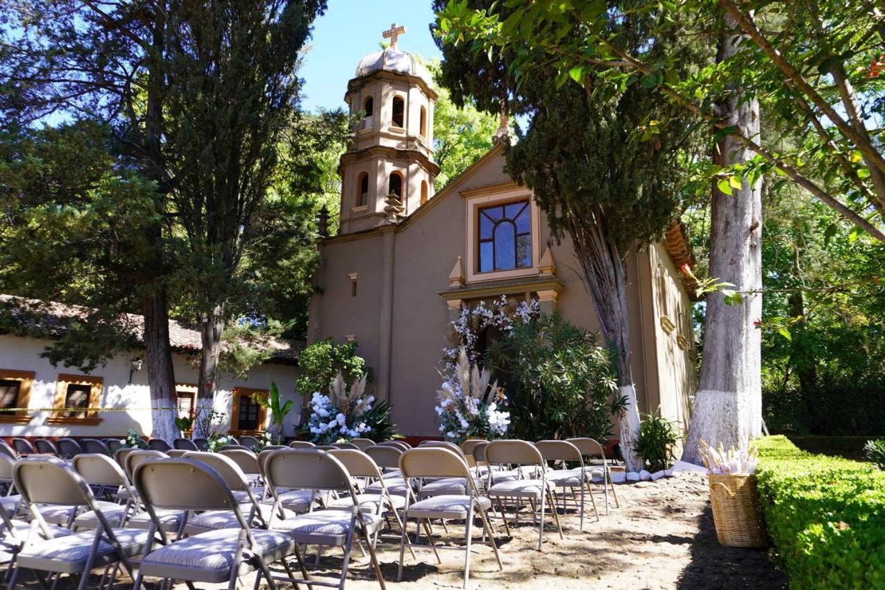 فندق بست ويسترن بلس بوسادا دي دون فاسكو Pátzcuaro المظهر الخارجي الصورة The church of Saint-André