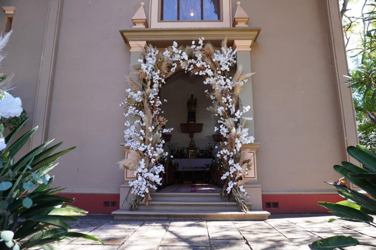 فندق بست ويسترن بلس بوسادا دي دون فاسكو Pátzcuaro المظهر الخارجي الصورة The entrance to the church